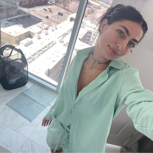 Meet your Posher, Eliza - Picture 3 of 10